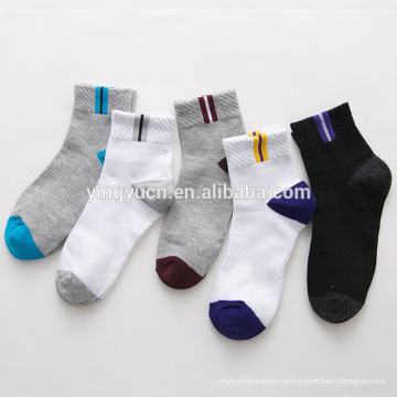 Großhandel Baumwolle T-Form Mode Baumwolle Hohe Qualität Herbst und Winter Herren Casual Tube Socken